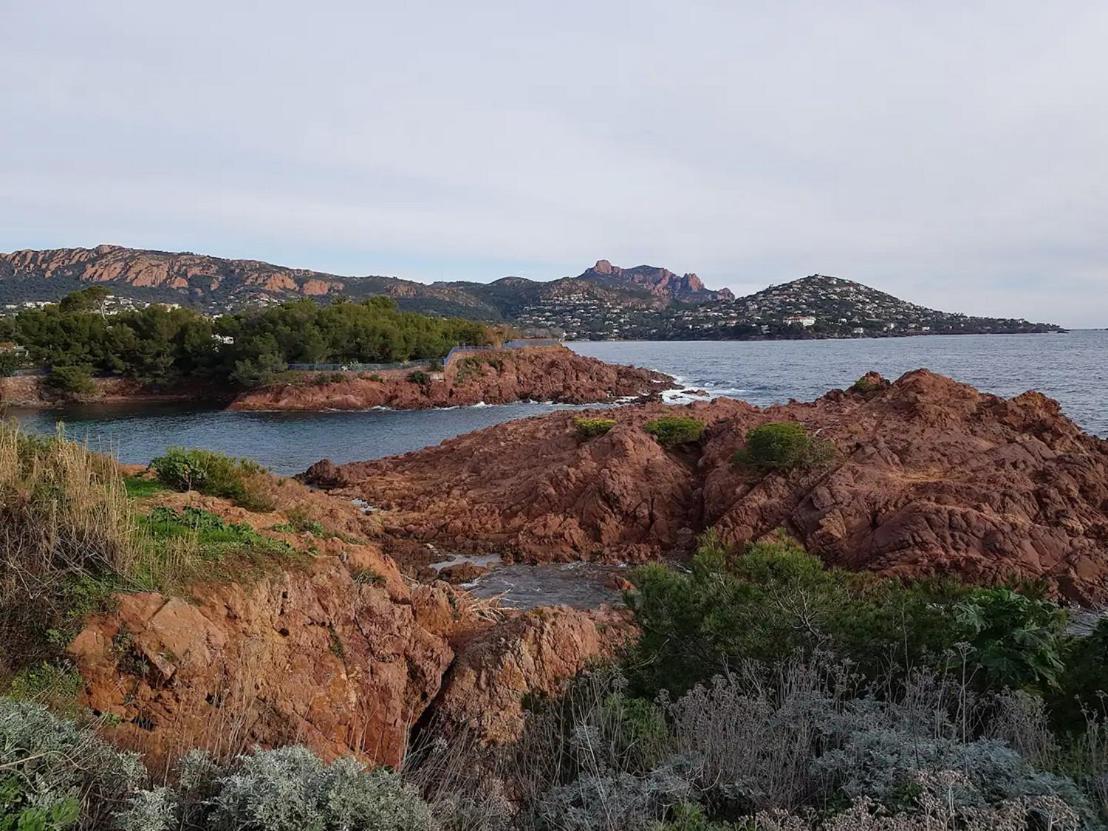 Appartements Modernes Vue Mer A Cap Esterel Saint-Raphael  Exterior photo