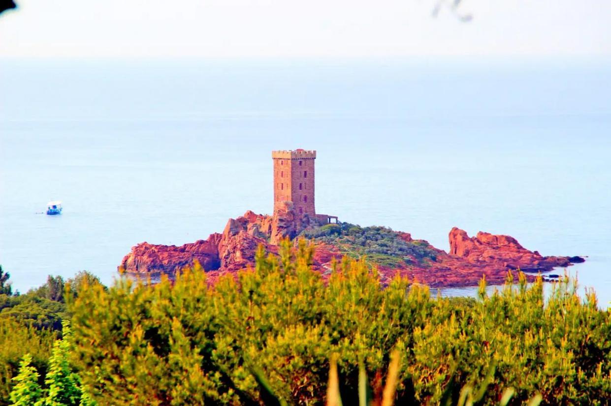 Appartements Modernes Vue Mer A Cap Esterel Saint-Raphael  Exterior photo
